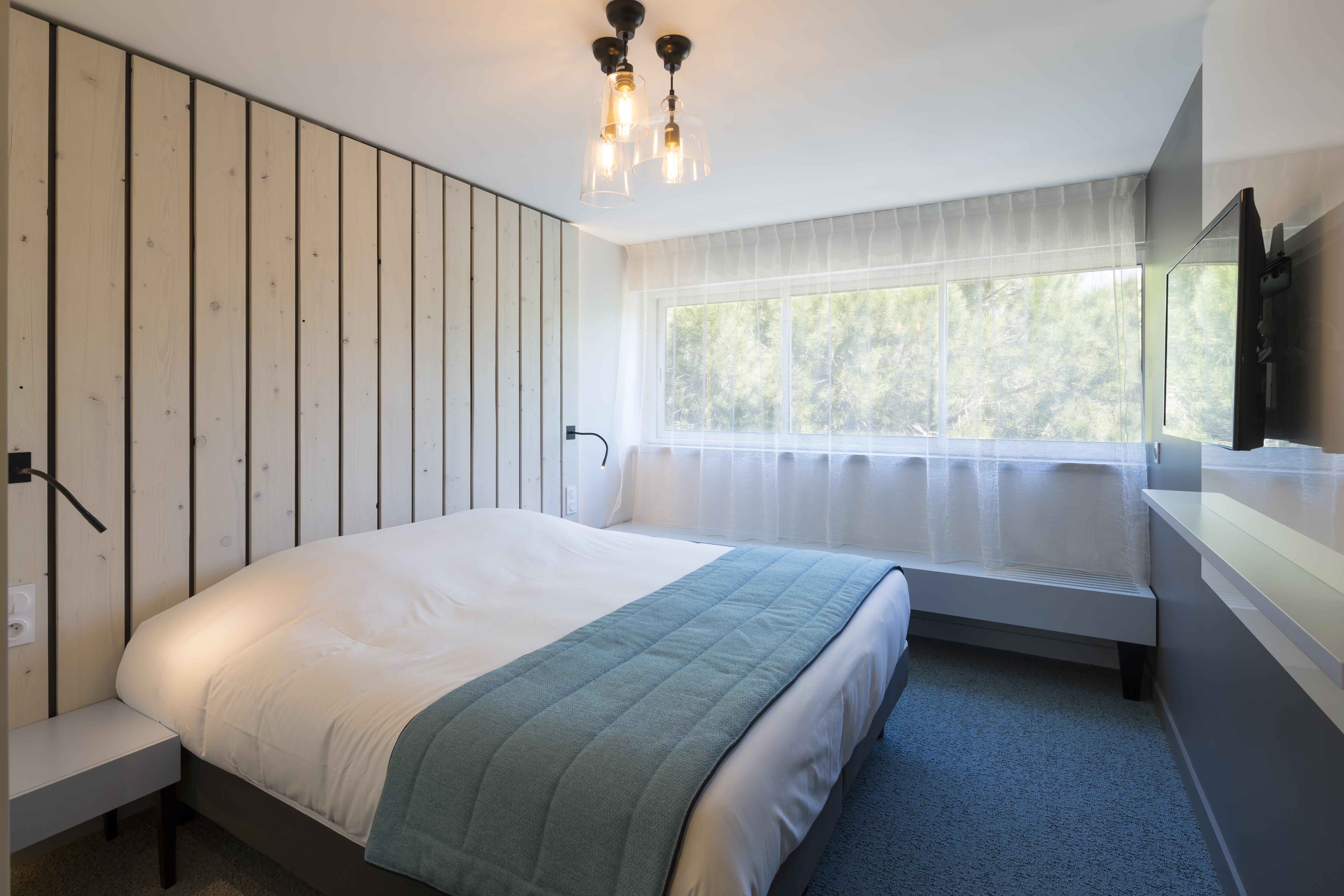Logis Hotel Les Pins - Operalia Balaruc-les-Bains Exteriör bild