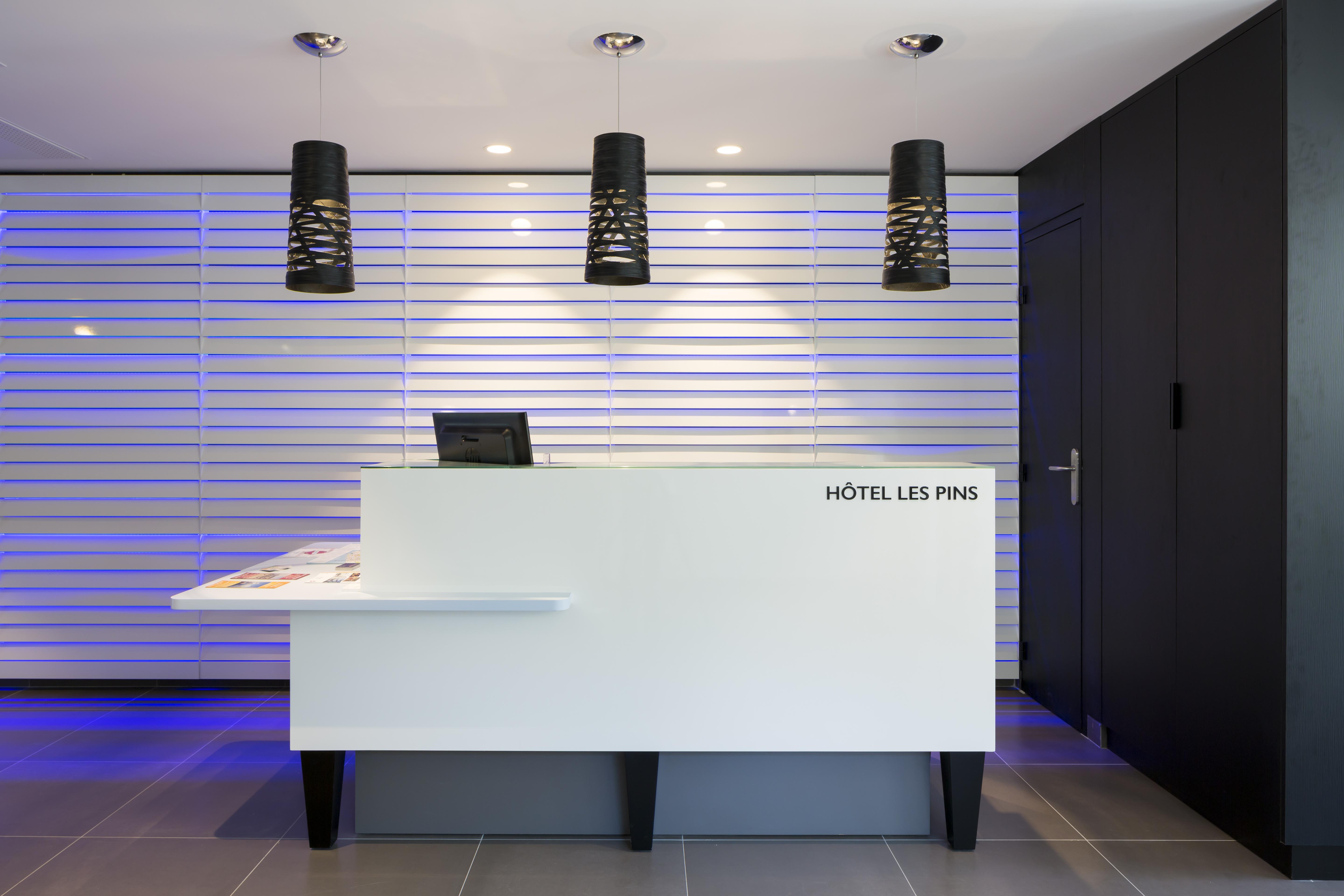 Logis Hotel Les Pins - Operalia Balaruc-les-Bains Exteriör bild